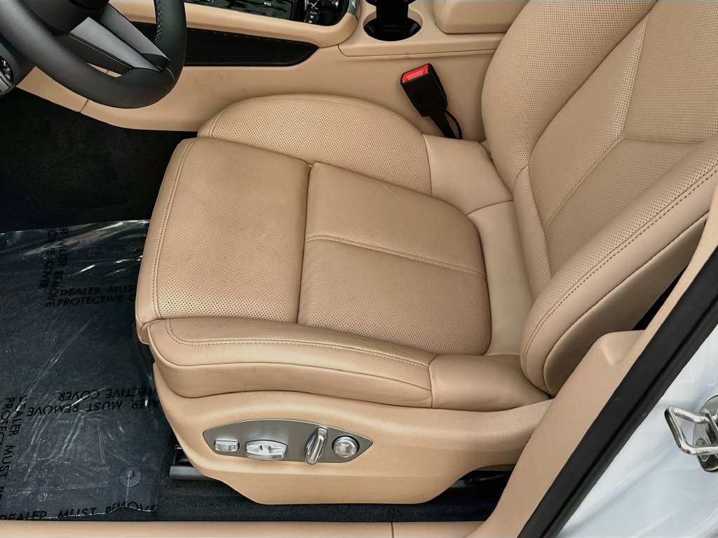 New 2026 Porsche Macan AWD/4WD image 22