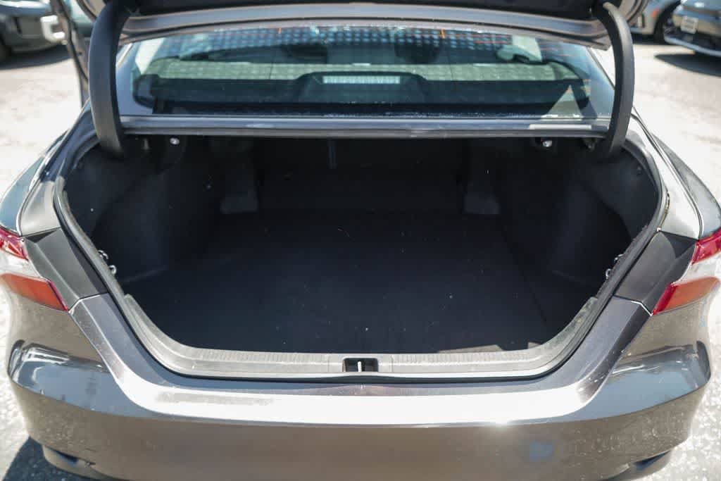 Used 2018 Toyota Camry LE FWD image 25