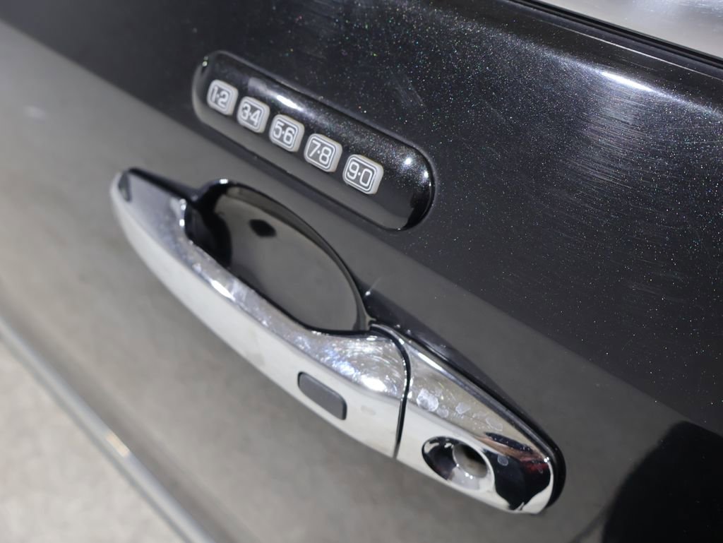 Used 2013 Lincoln MKX FWD image 10