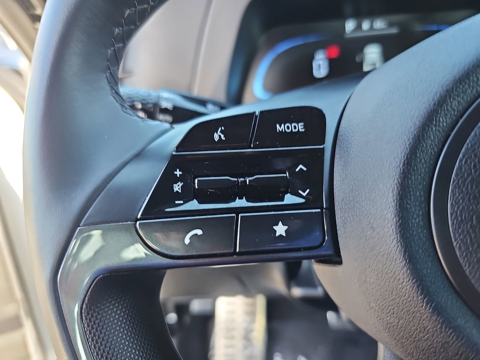 Certified 2025 Hyundai Elantra Sport image 16