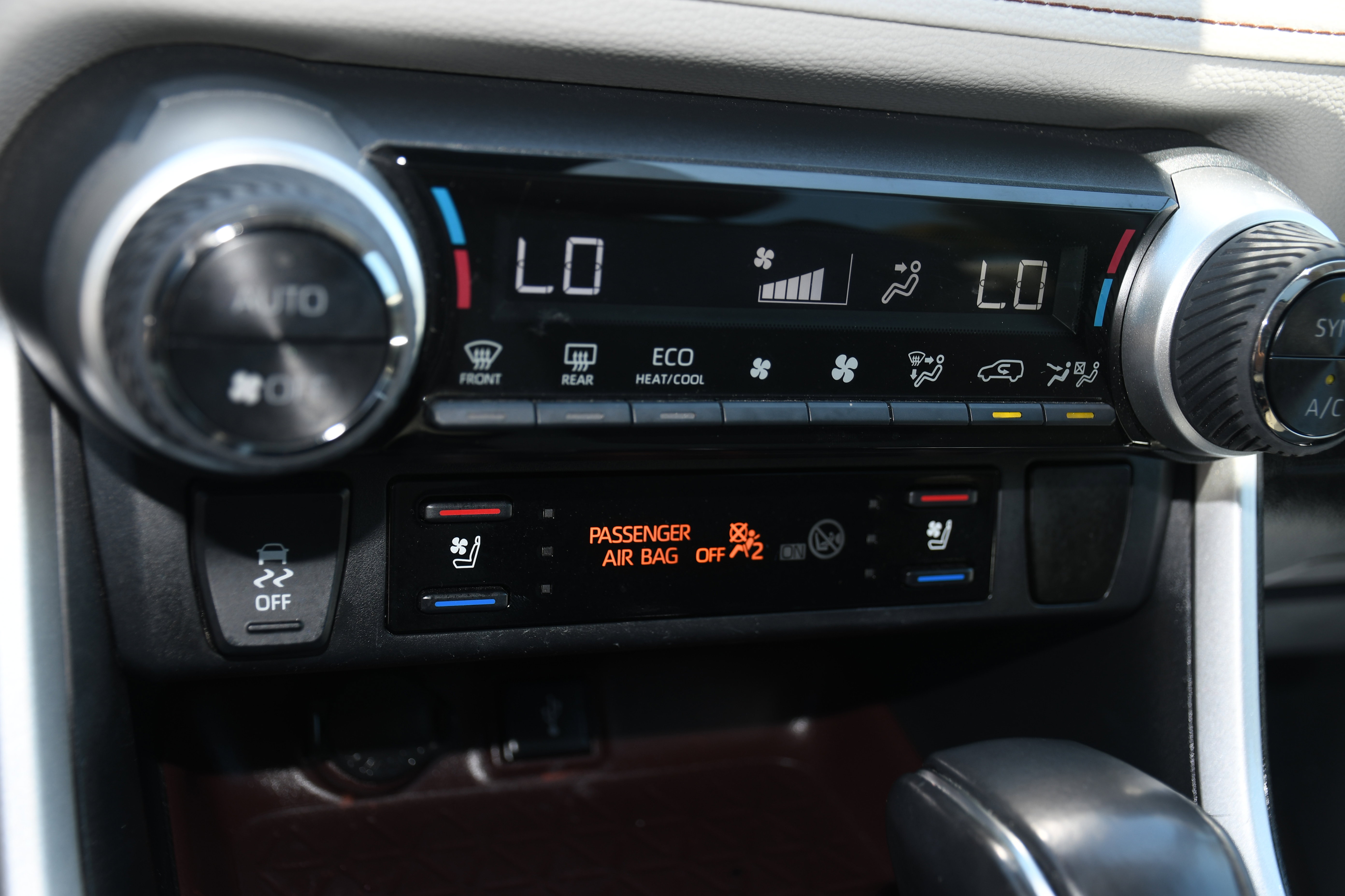 Used 2021 Toyota RAV4 Limited w/ Limited Grade Weather Package FWD image 16