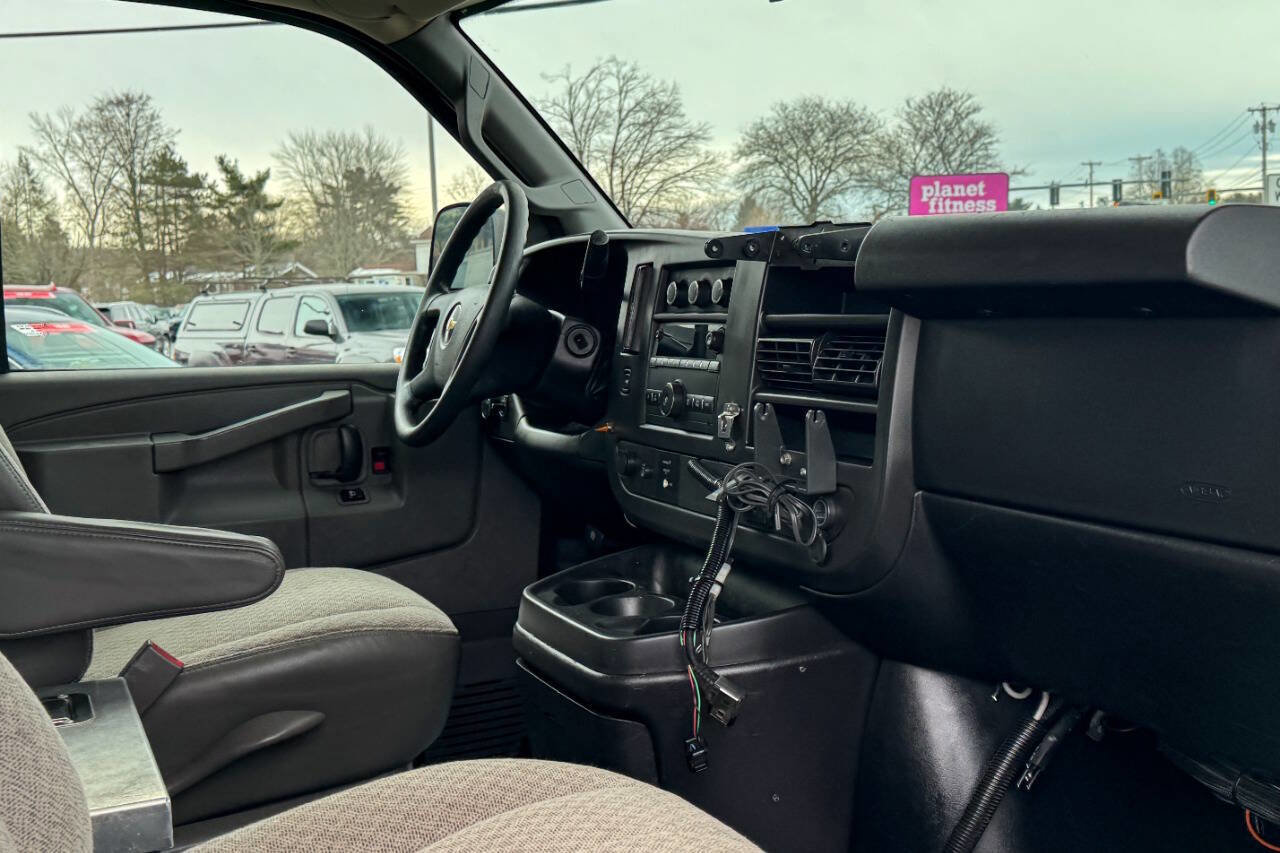 Used 2017 Chevrolet Express 2500 image 11