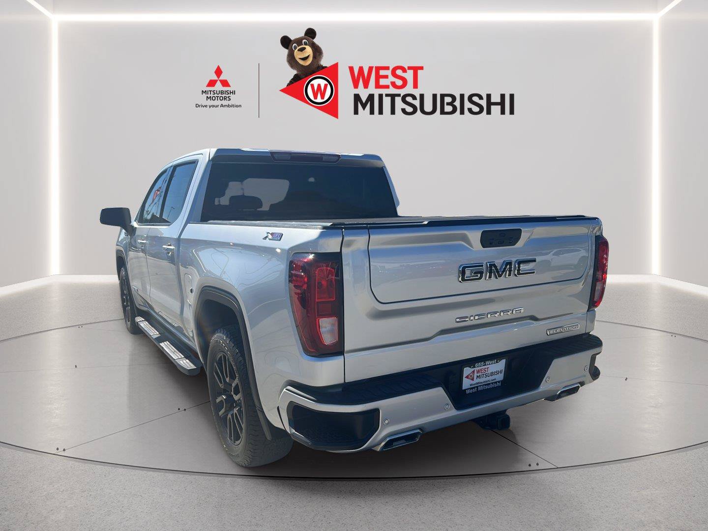 Used 2022 GMC Sierra 1500 Elevation w/ LPO, Elevation Black Package AWD/4WD image 4