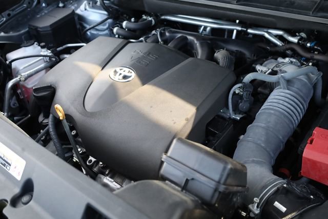 Used 2022 Toyota Highlander LE image 11