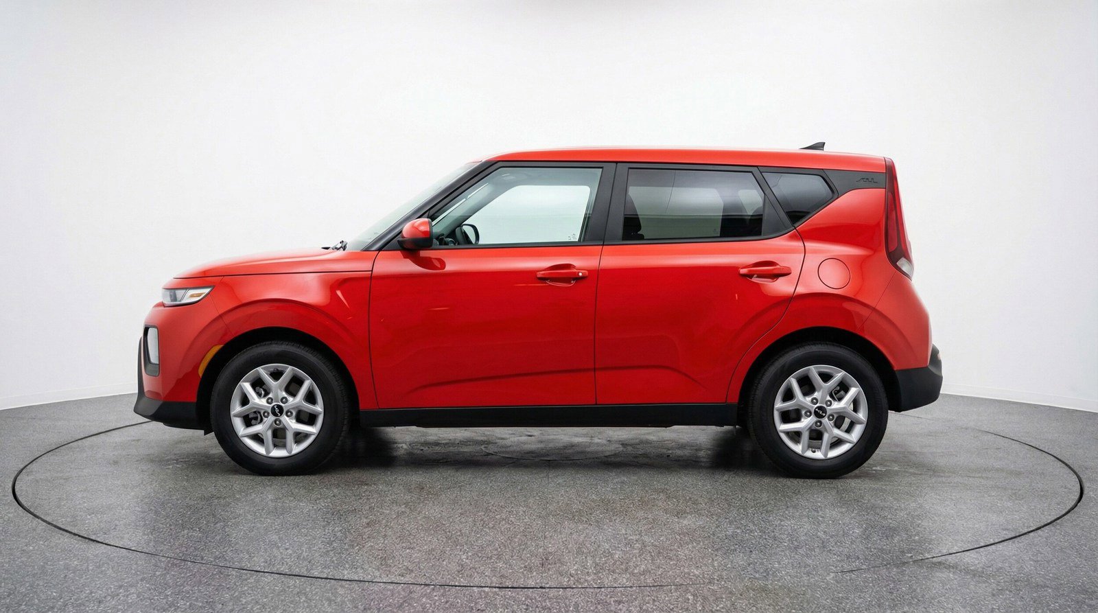Used 2025 Kia Soul LX w/ LX Technology Package FWD image 4