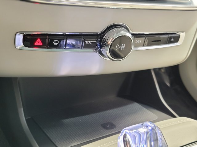 New 2026 Volvo XC90 B6 Ultra w/ Protection Package AWD/4WD image 19