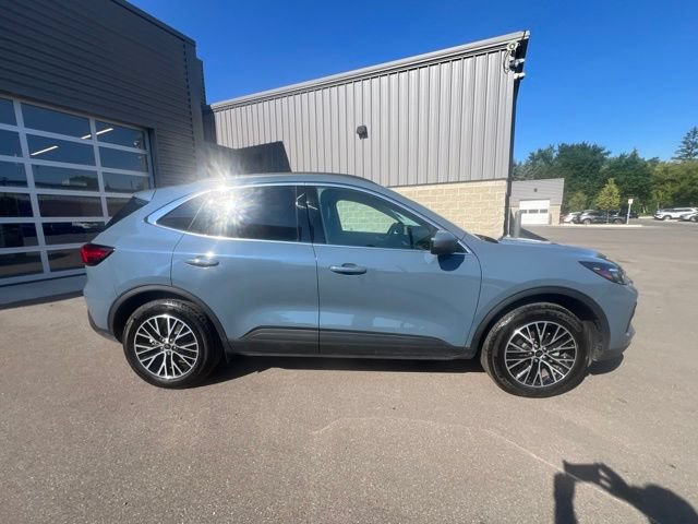 Used 2025 Ford Escape SE FWD image 4