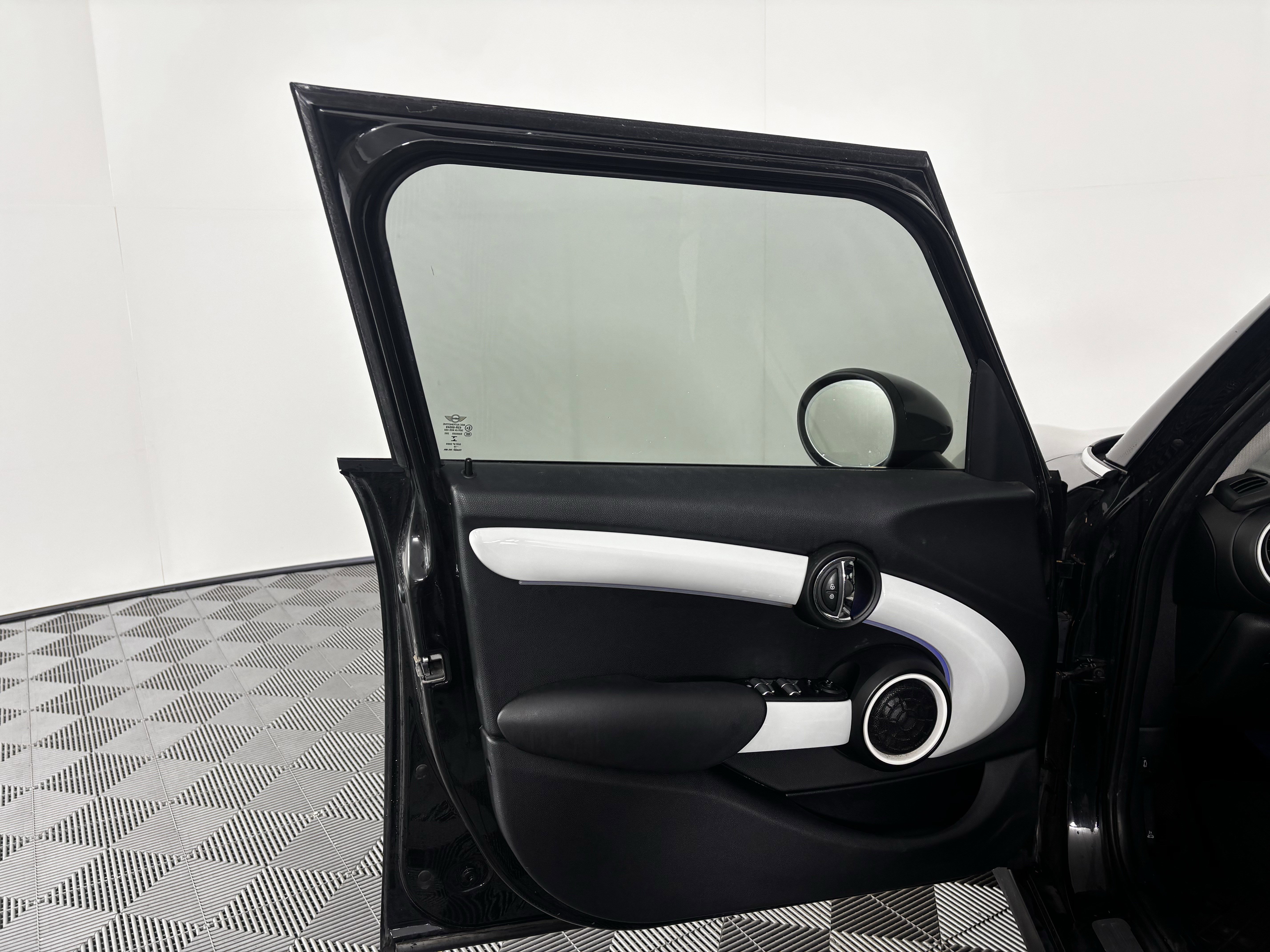 Used 2016 MINI Cooper S image 17