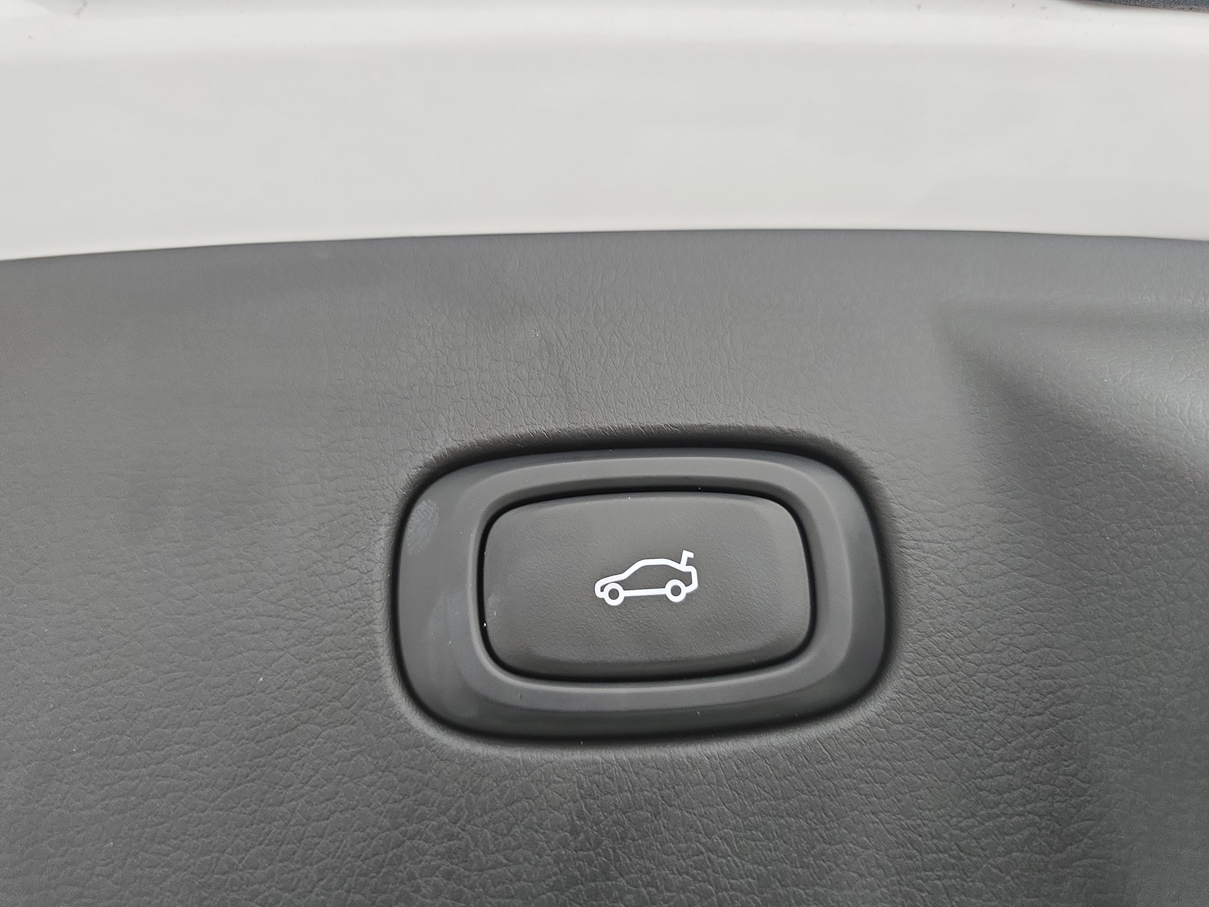 New 2025 VinFast VF 8 Plus image 13
