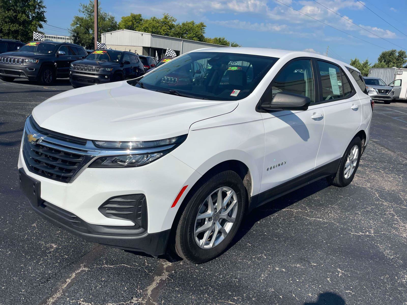 Used 2023 Chevrolet Equinox LS FWD image 3