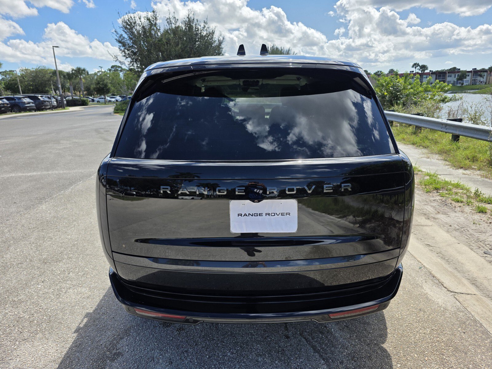 New 2027 Land Rover Range Rover Long Wheelbase SE AWD/4WD image 6