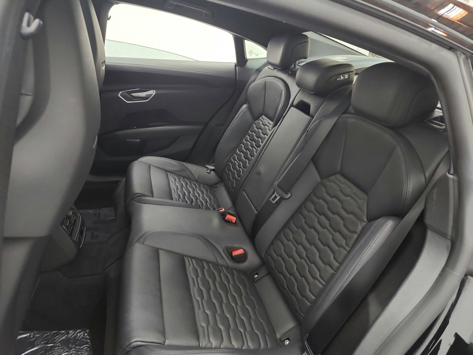 Used 2023 Audi e-tron GT Premium Plus image 15