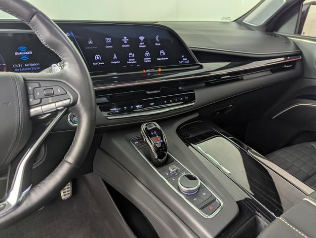 Used 2023 Cadillac Escalade V AWD/4WD image 13