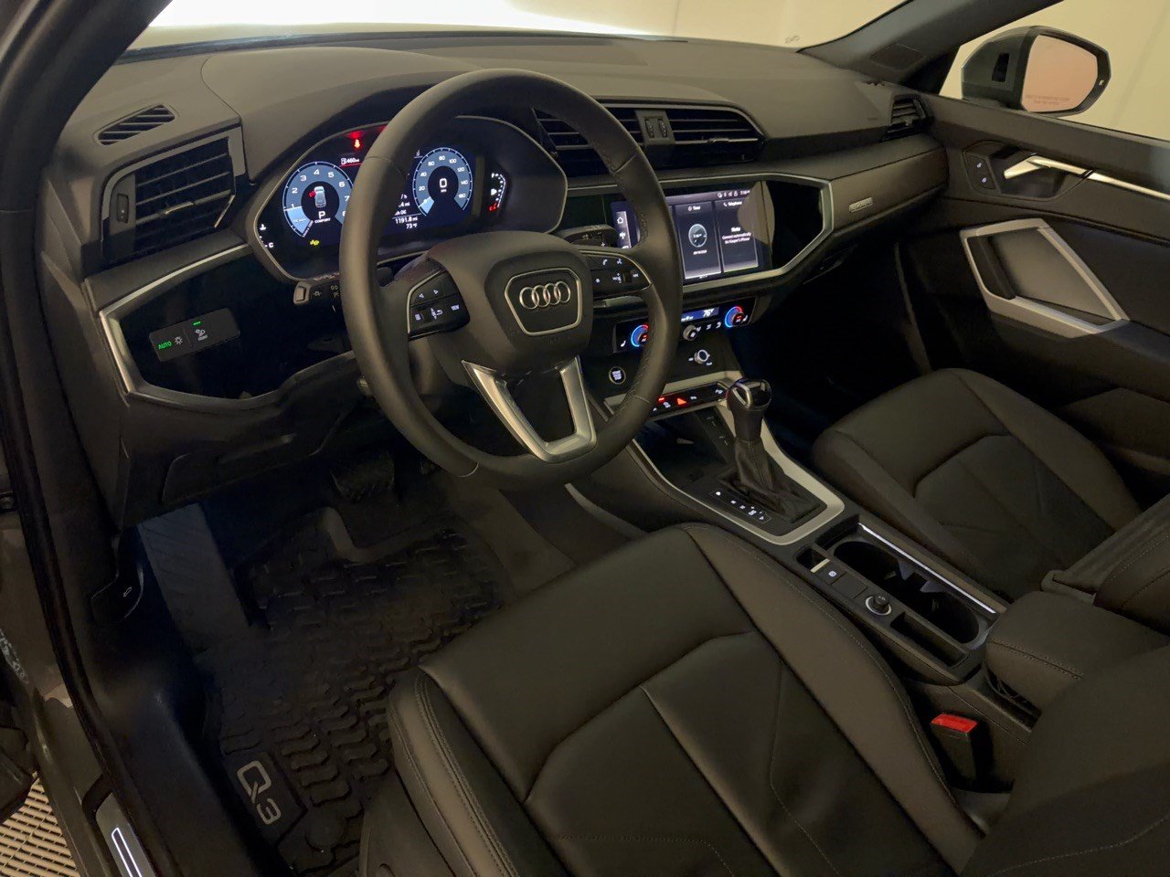 Certified 2025 Audi Q3 2.0T Premium w/ Convenience Package AWD/4WD image 4