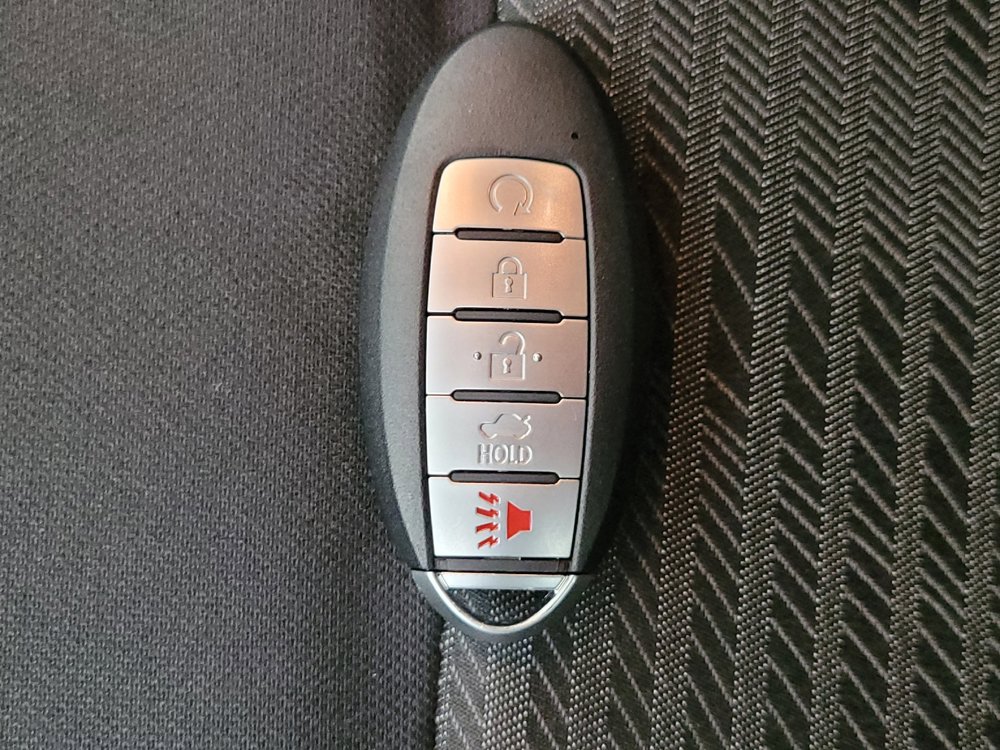 Used 2020 Nissan Versa SV FWD image 32