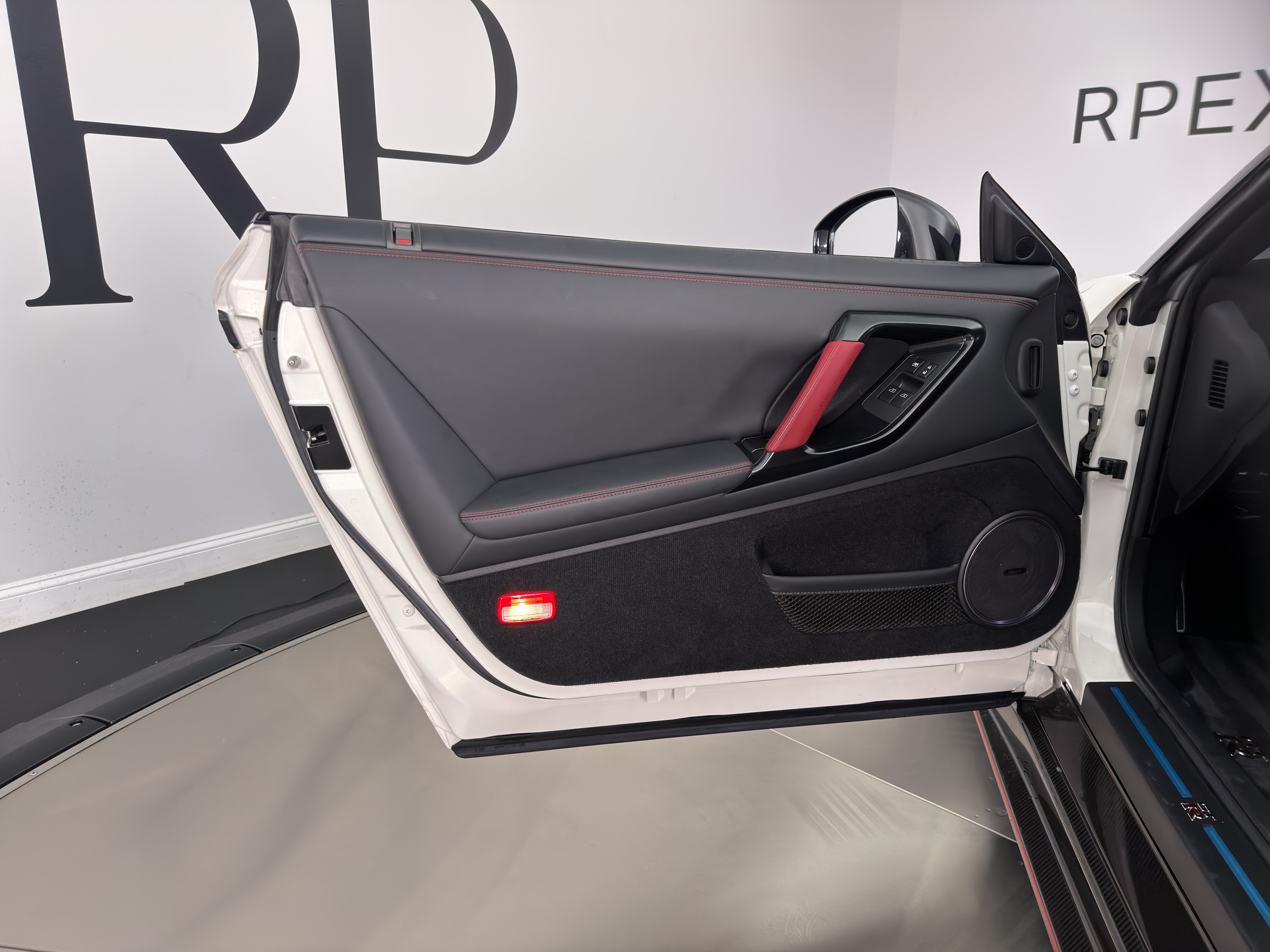 Used 2021 Nissan GT-R NISMO AWD/4WD image 16
