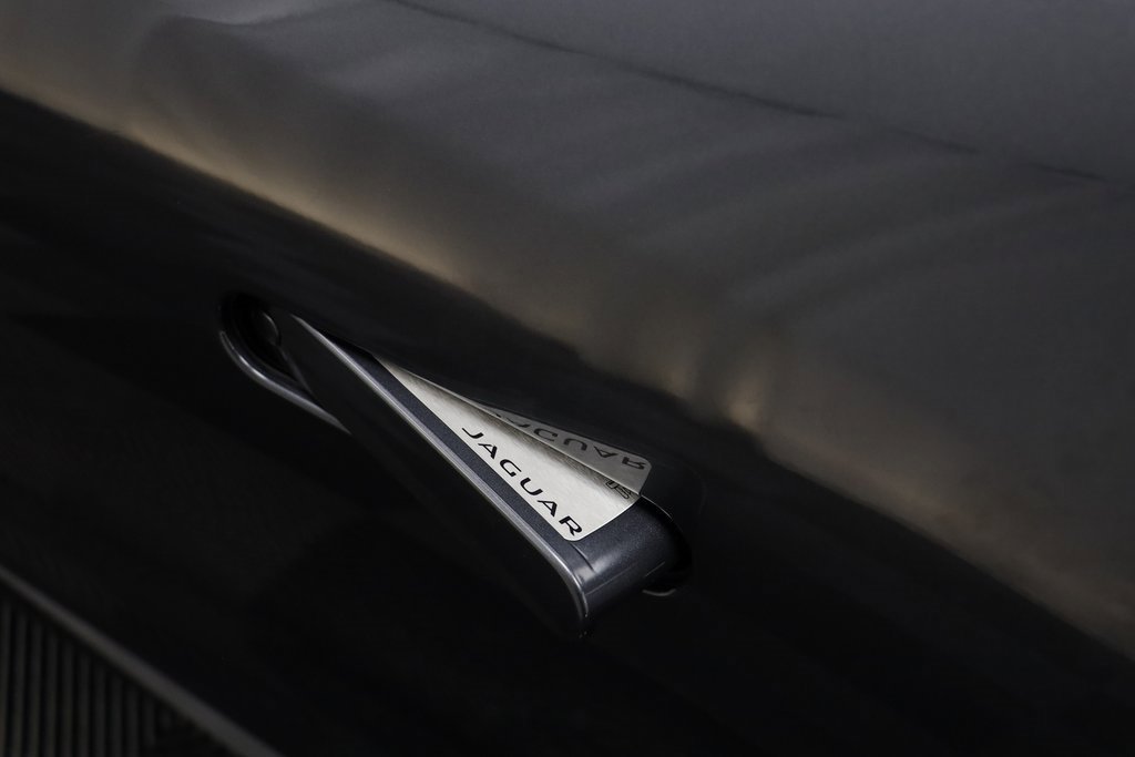 Used 2023 Jaguar F-TYPE R image 4