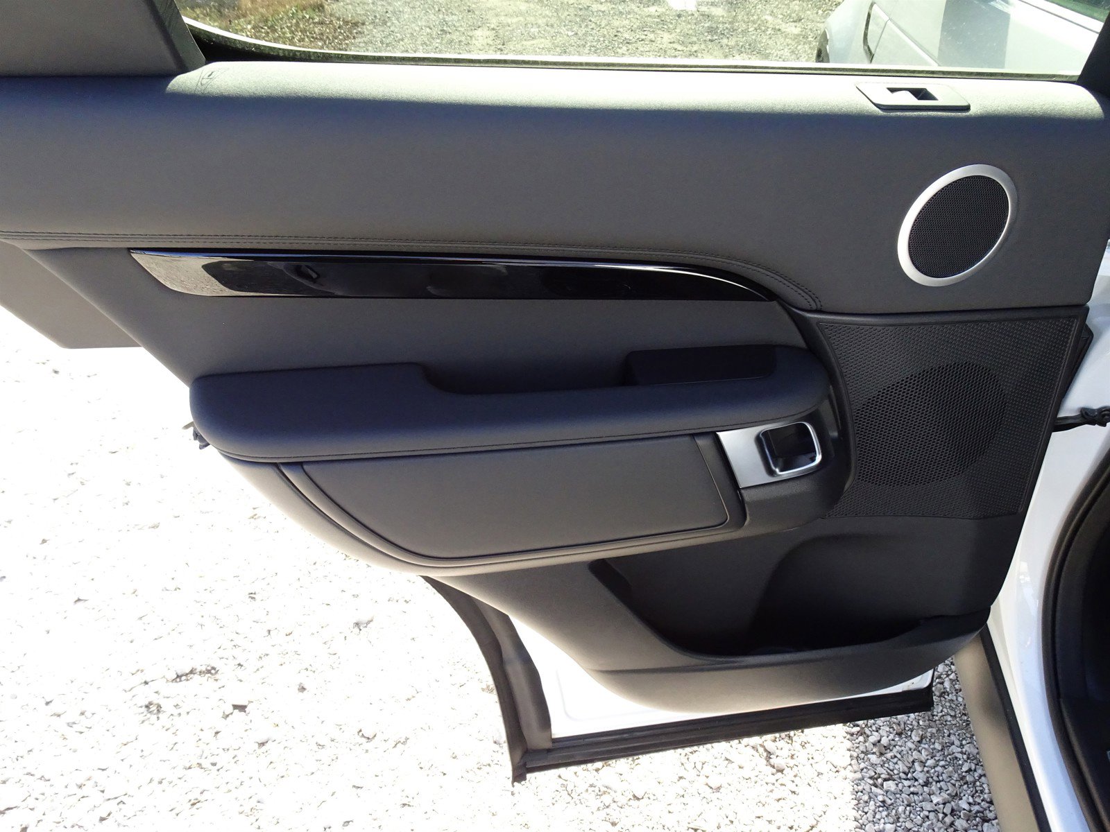 New 2025 Land Rover Discovery S image 22