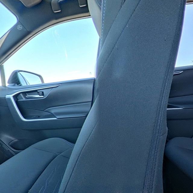 Used 2022 Toyota RAV4 SE image 25