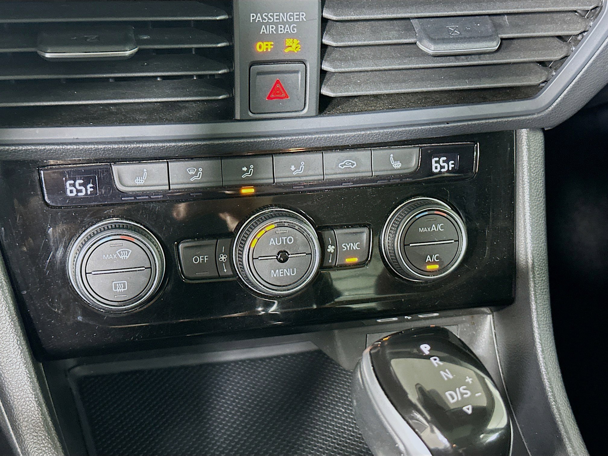 Used 2024 Volkswagen Jetta SE image 22