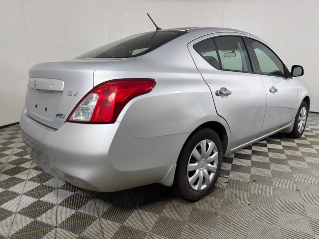 Used 2012 Nissan Versa SV FWD image 3