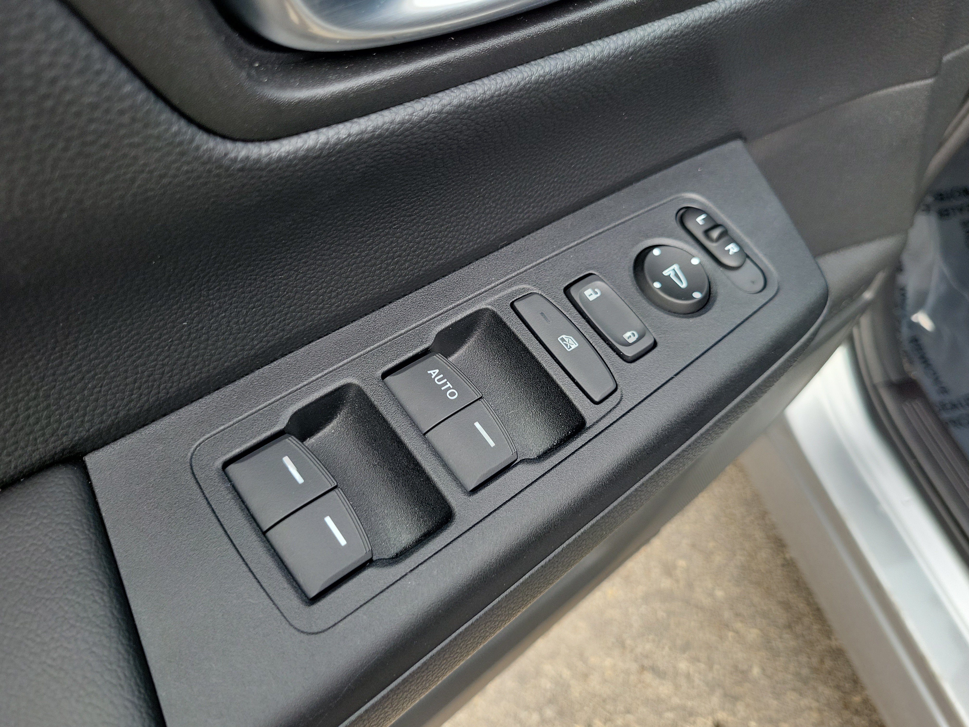 Used 2025 Honda CR-V LX image 23