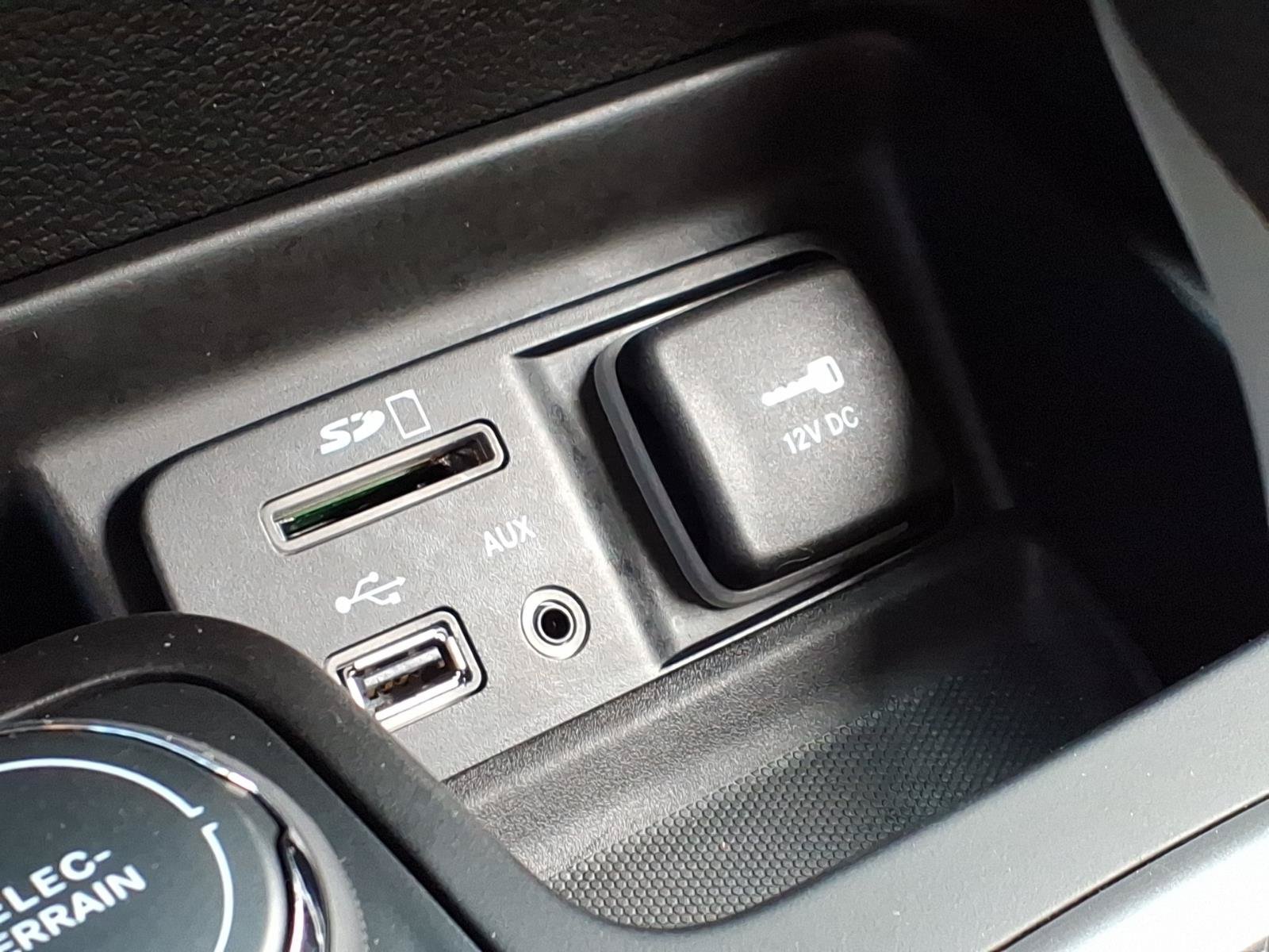 Used 2015 Jeep Cherokee Latitude AWD/4WD image 23