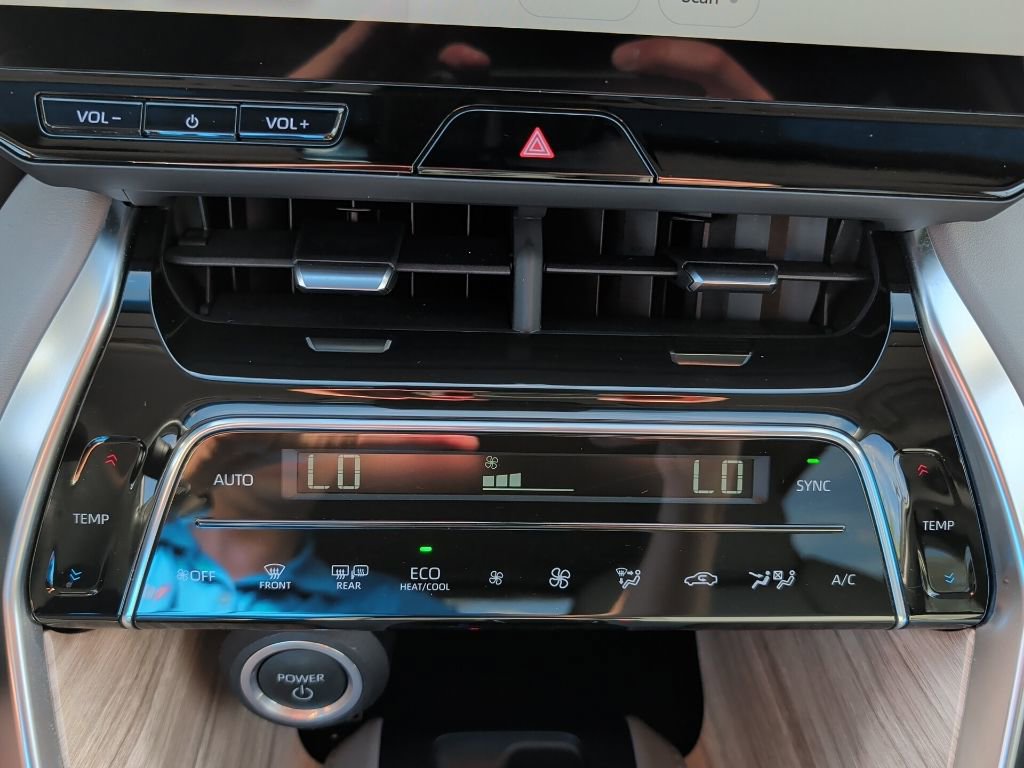 Certified 2023 Toyota Venza XLE AWD/4WD image 21