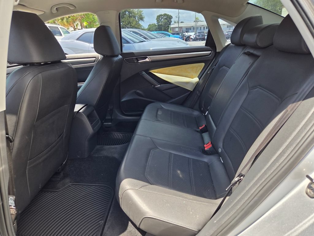 Used 2017 Volkswagen Passat 1.8T R-Line FWD image 14