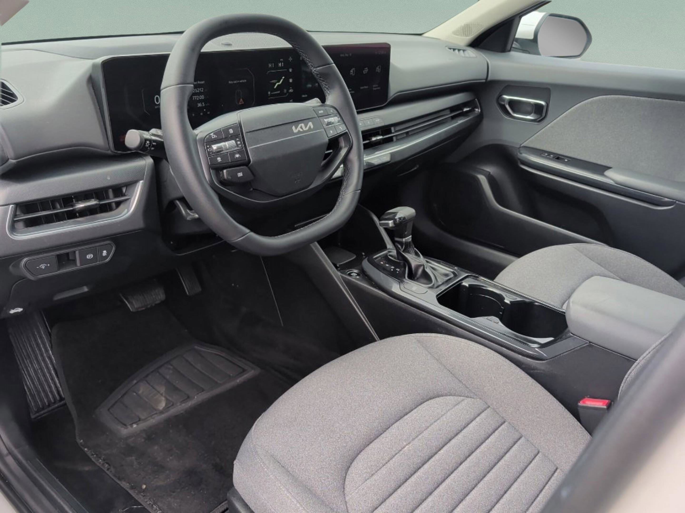 Used 2025 Kia K4 EX image 24