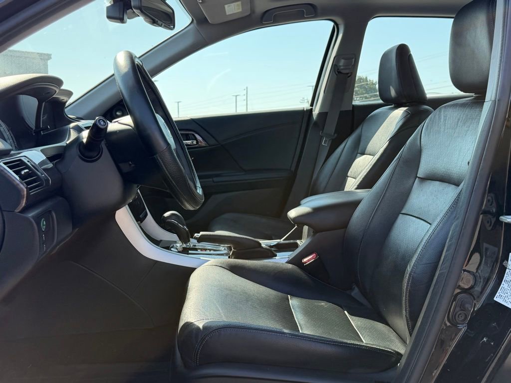 Used 2017 Honda Accord Touring image 12