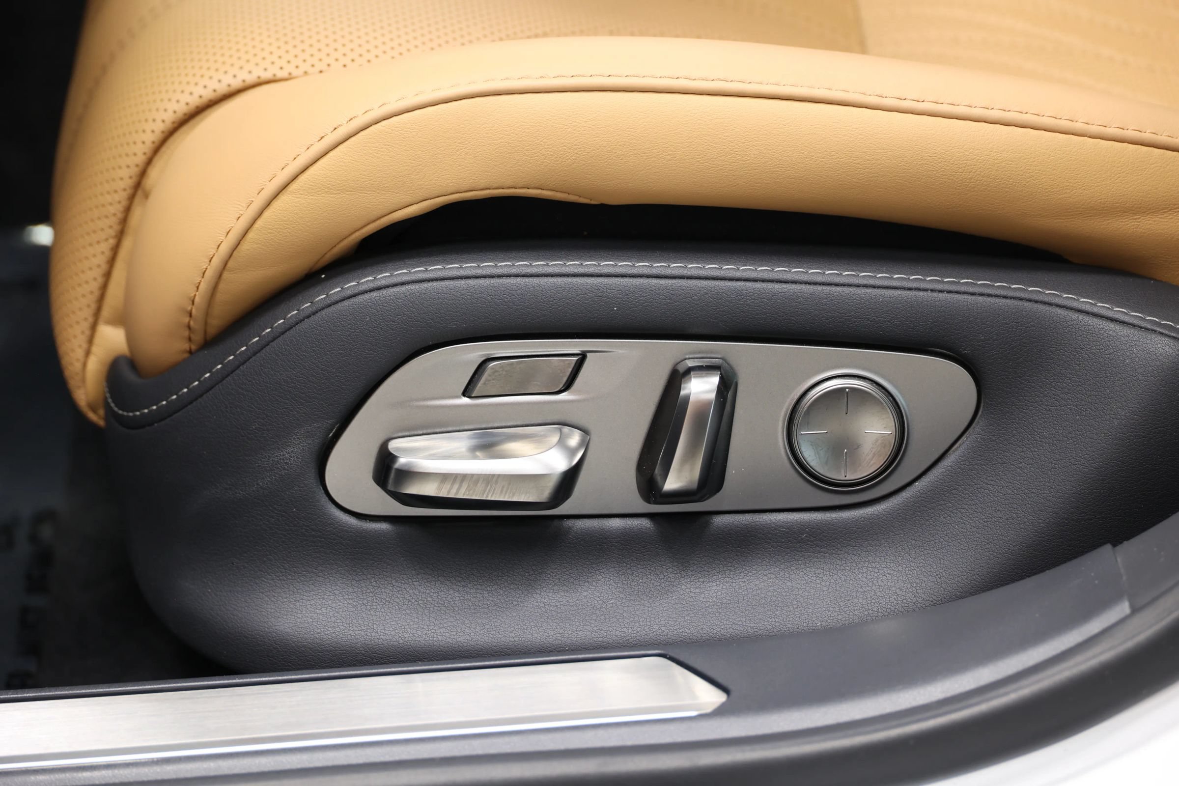 Used 2024 Lexus LS 500 w/ Interior Upgrade Package RWD image 13