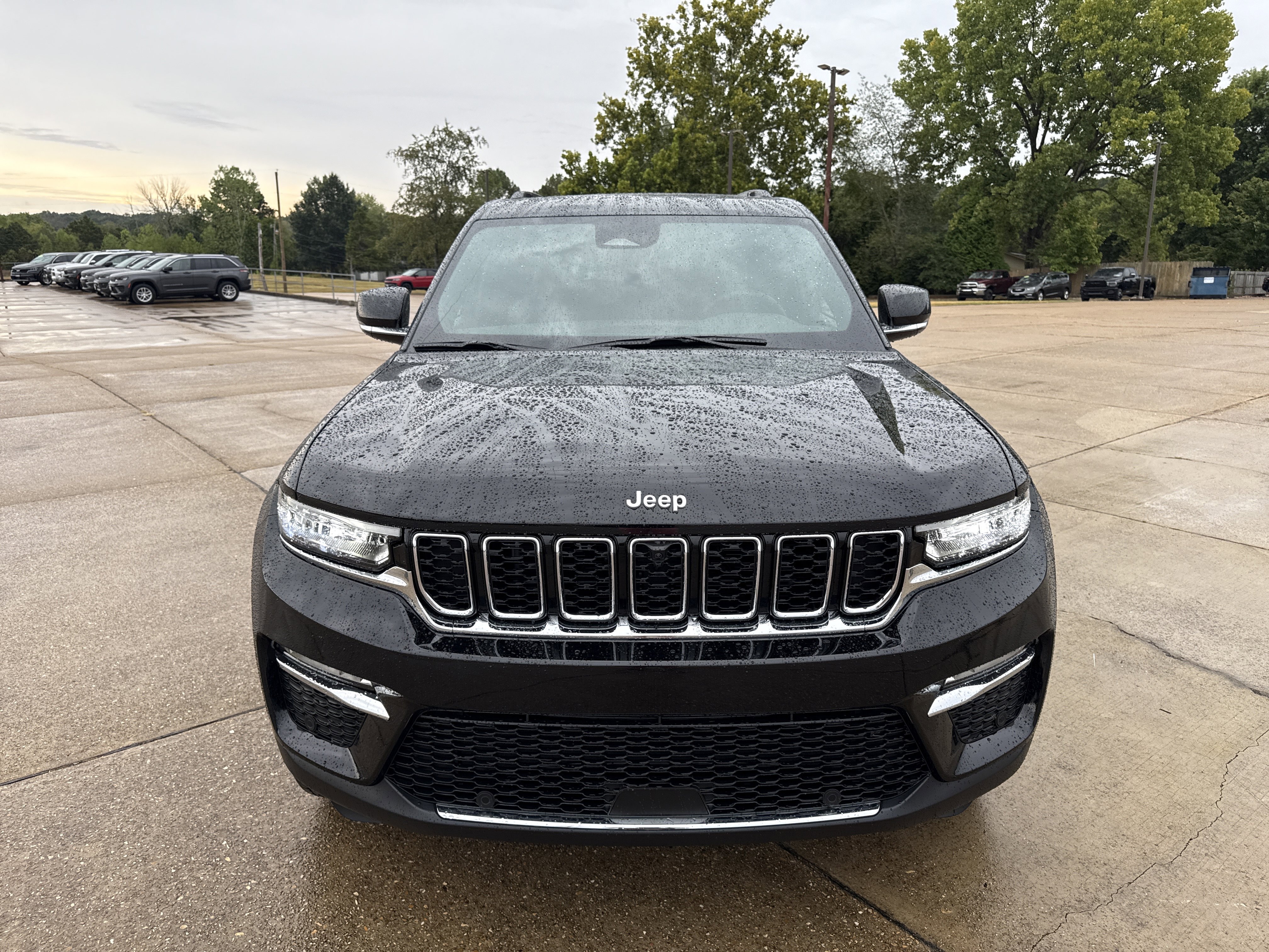 New 2025 Jeep Grand Cherokee Limited w/ Luxury Tech Group II image 3