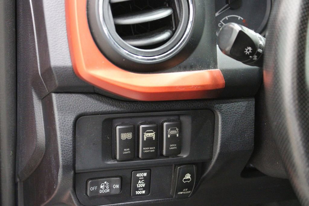 Used 2016 Toyota Tacoma TRD Sport image 17