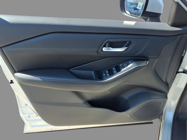 Used 2024 Nissan Rogue SV w/ SV Premium Package image 16