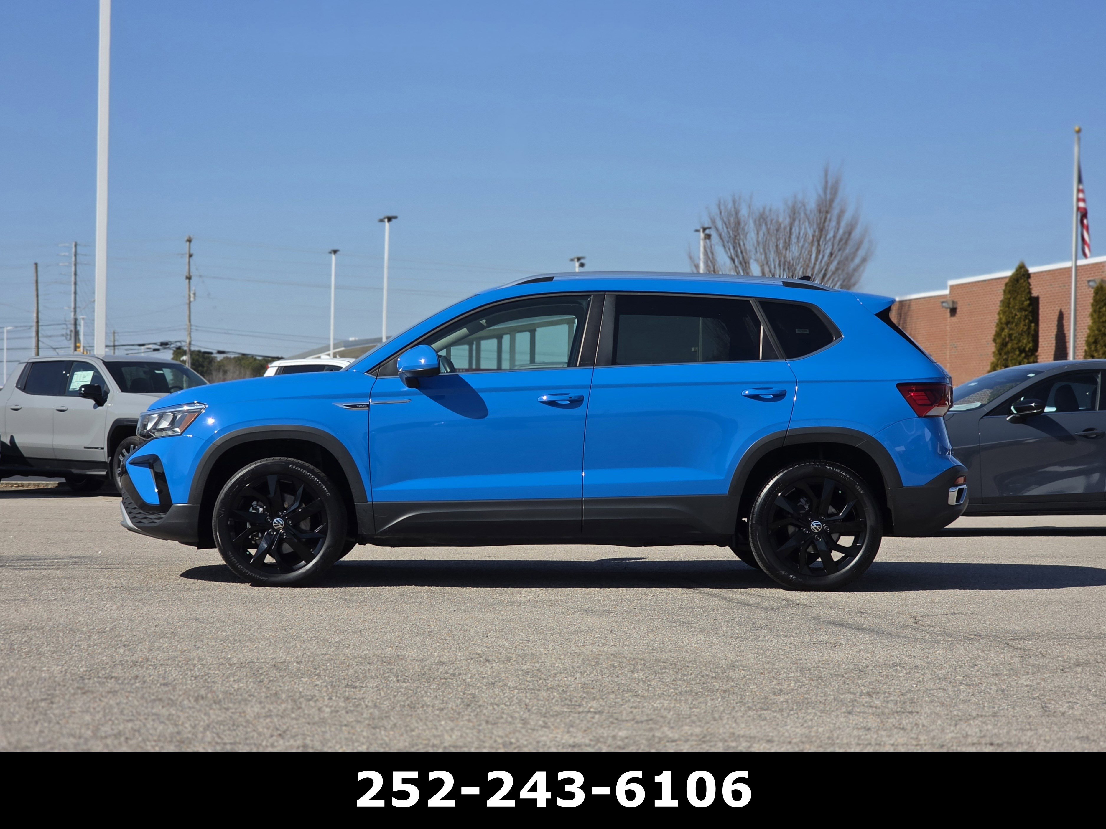 Used 2024 Volkswagen Taos SE FWD image 4