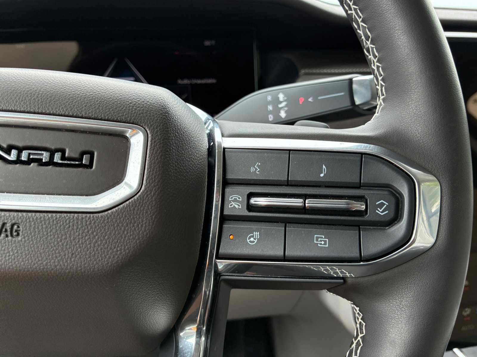 Used 2024 GMC Acadia Denali FWD image 27