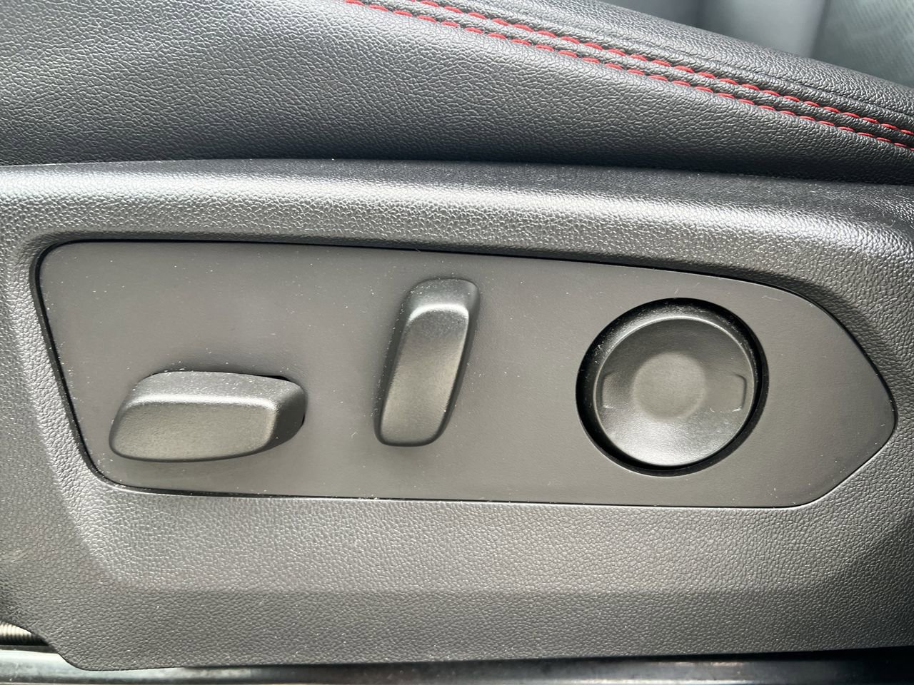 Used 2023 Chevrolet Colorado Z71 w/ Z71 Convenience Package 2 image 23