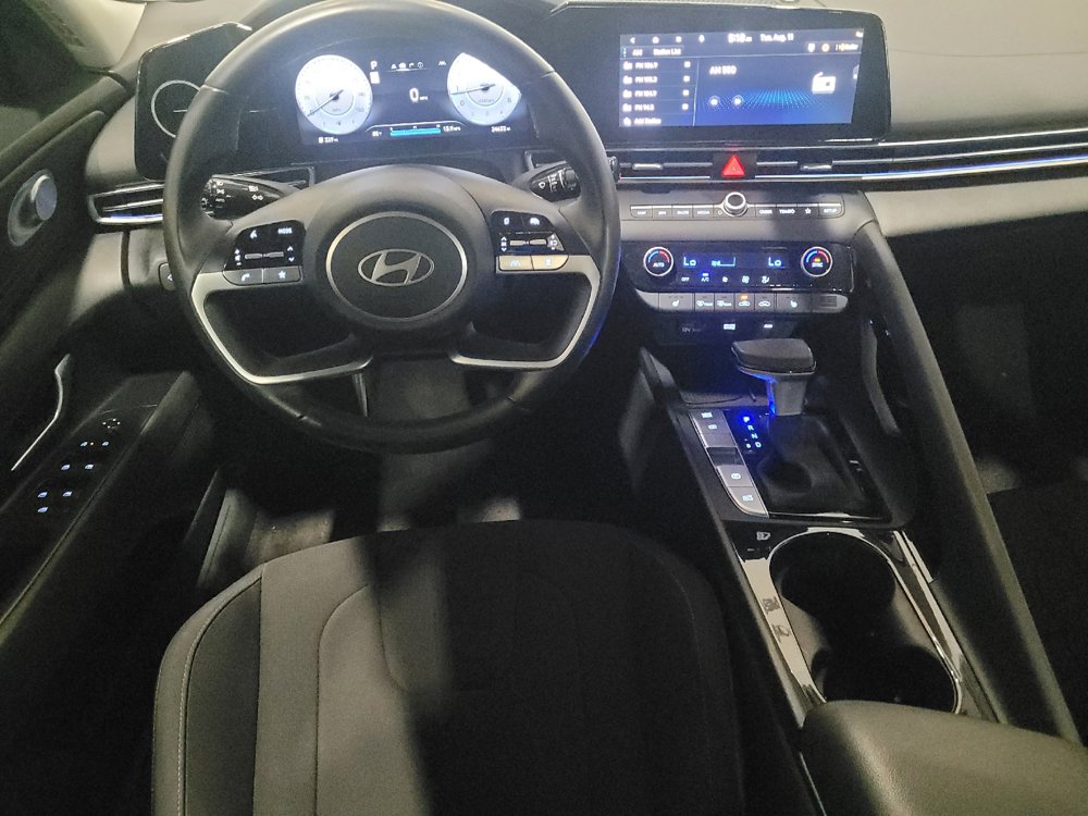 Used 2025 Hyundai Elantra SEL FWD image 22