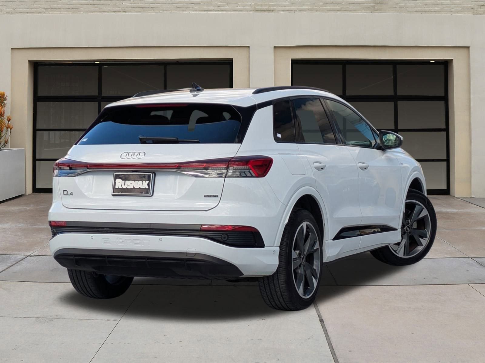 Used 2024 Audi Q4 e-tron Prestige image 4