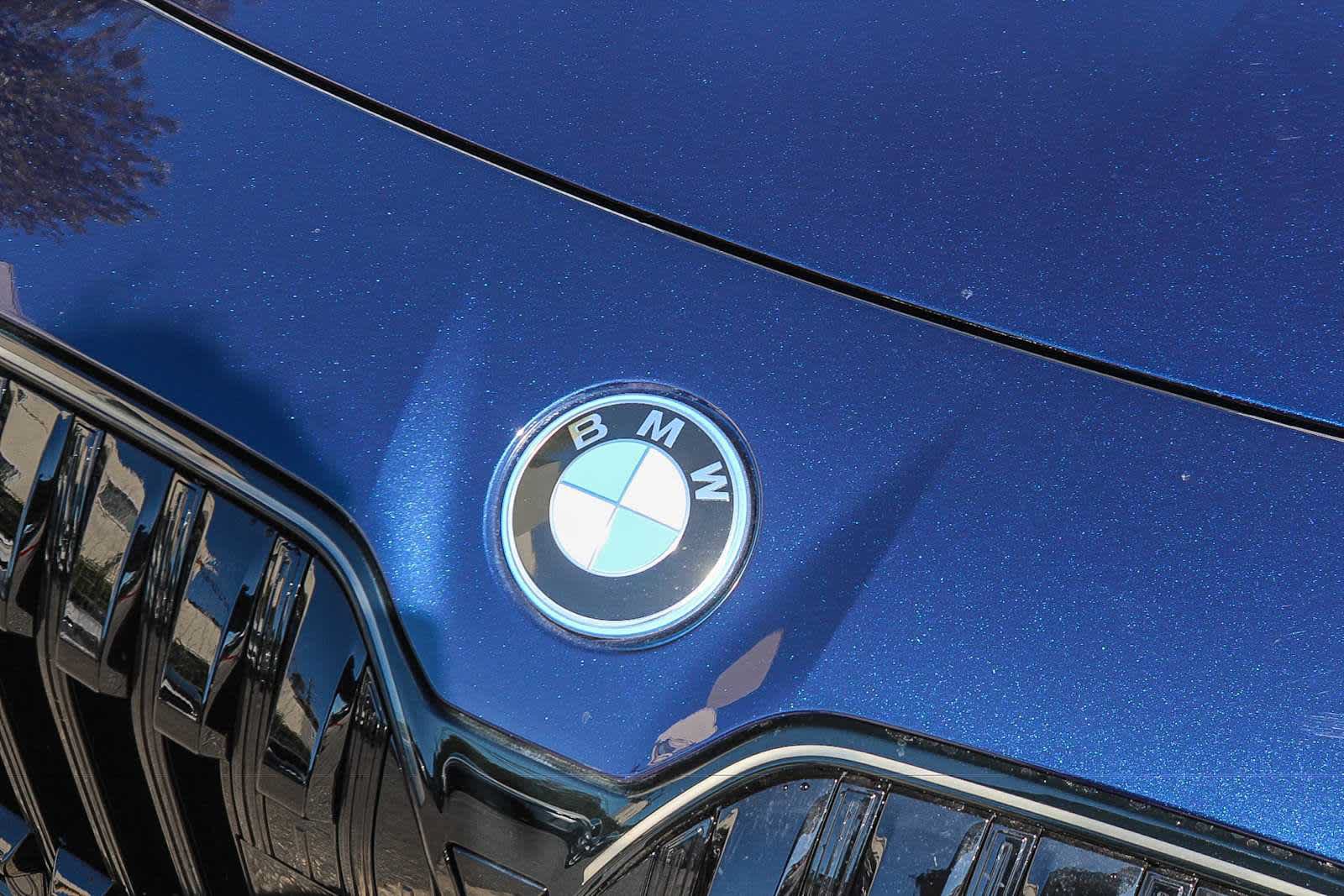 Used 2026 BMW 750e xDrive AWD/4WD image 11