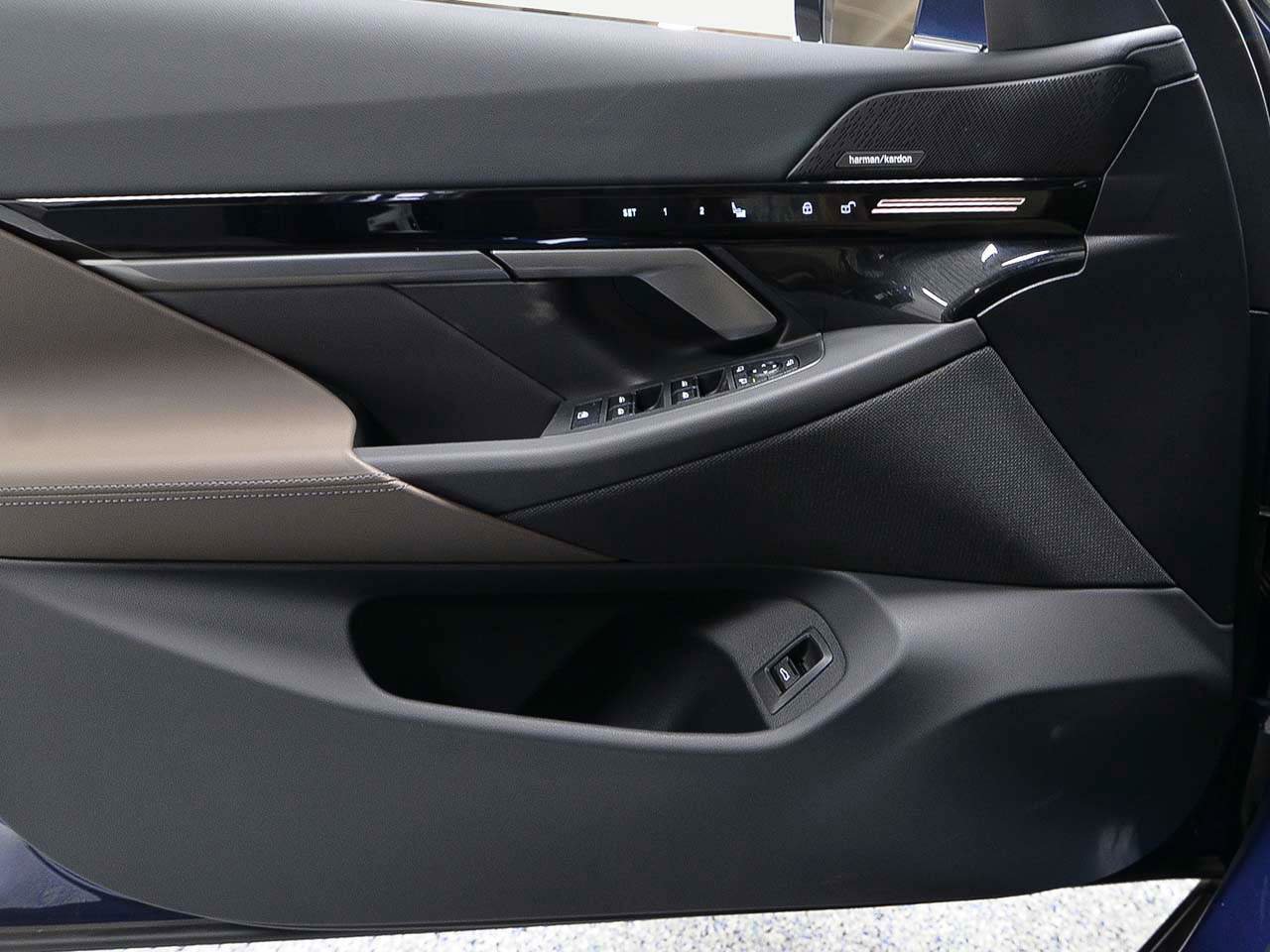 Certified 2025 BMW 530i w/ Premium Package image 6