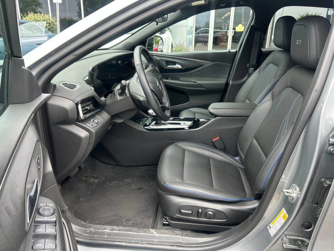 Used 2024 Buick Envista Sport Touring w/ Convenience I Package FWD image 11