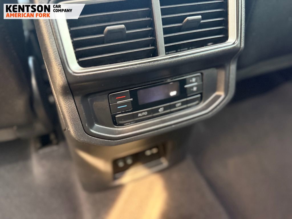 Used 2025 Volkswagen Atlas SE image 34