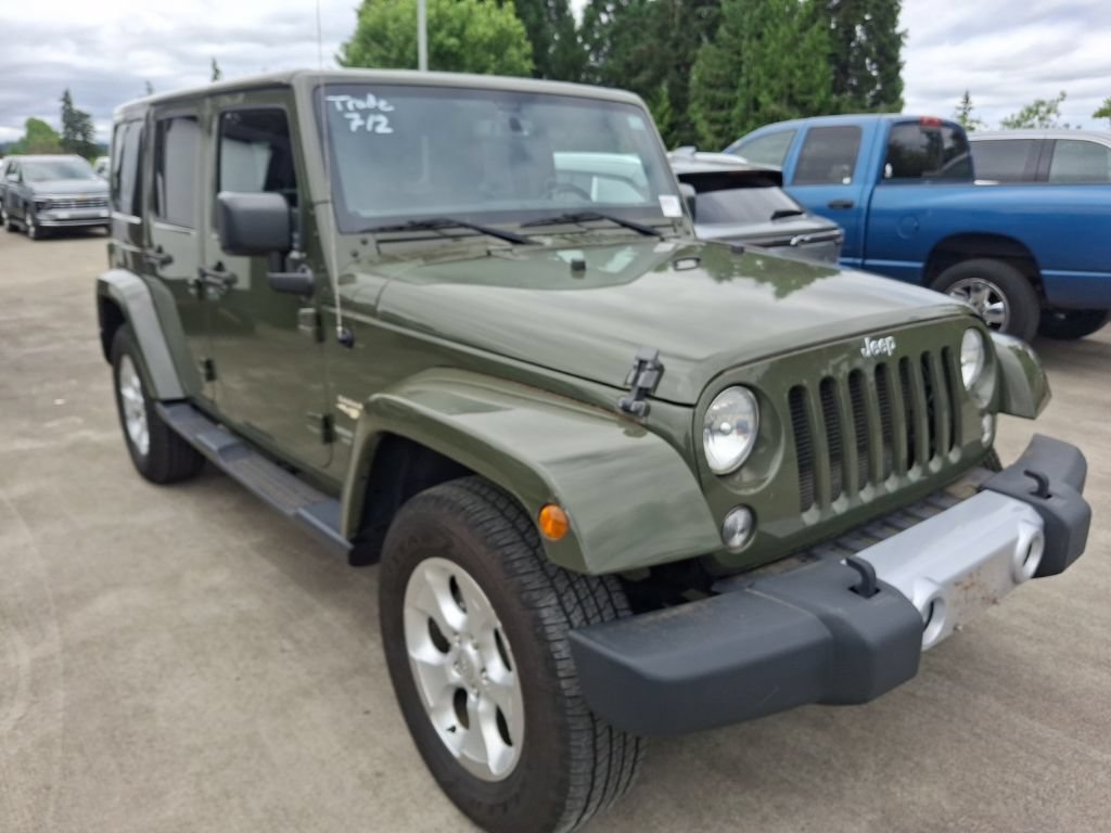 Used 2015 Jeep Wrangler Unlimited Sahara w/ Connectivity Group AWD/4WD image 2