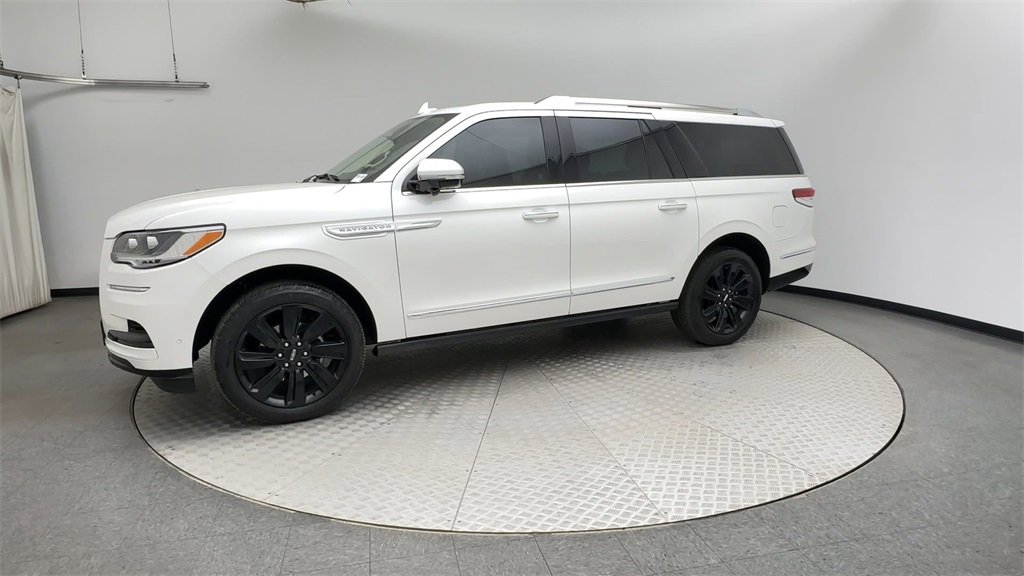 Used 2024 Lincoln Navigator L Reserve image 6