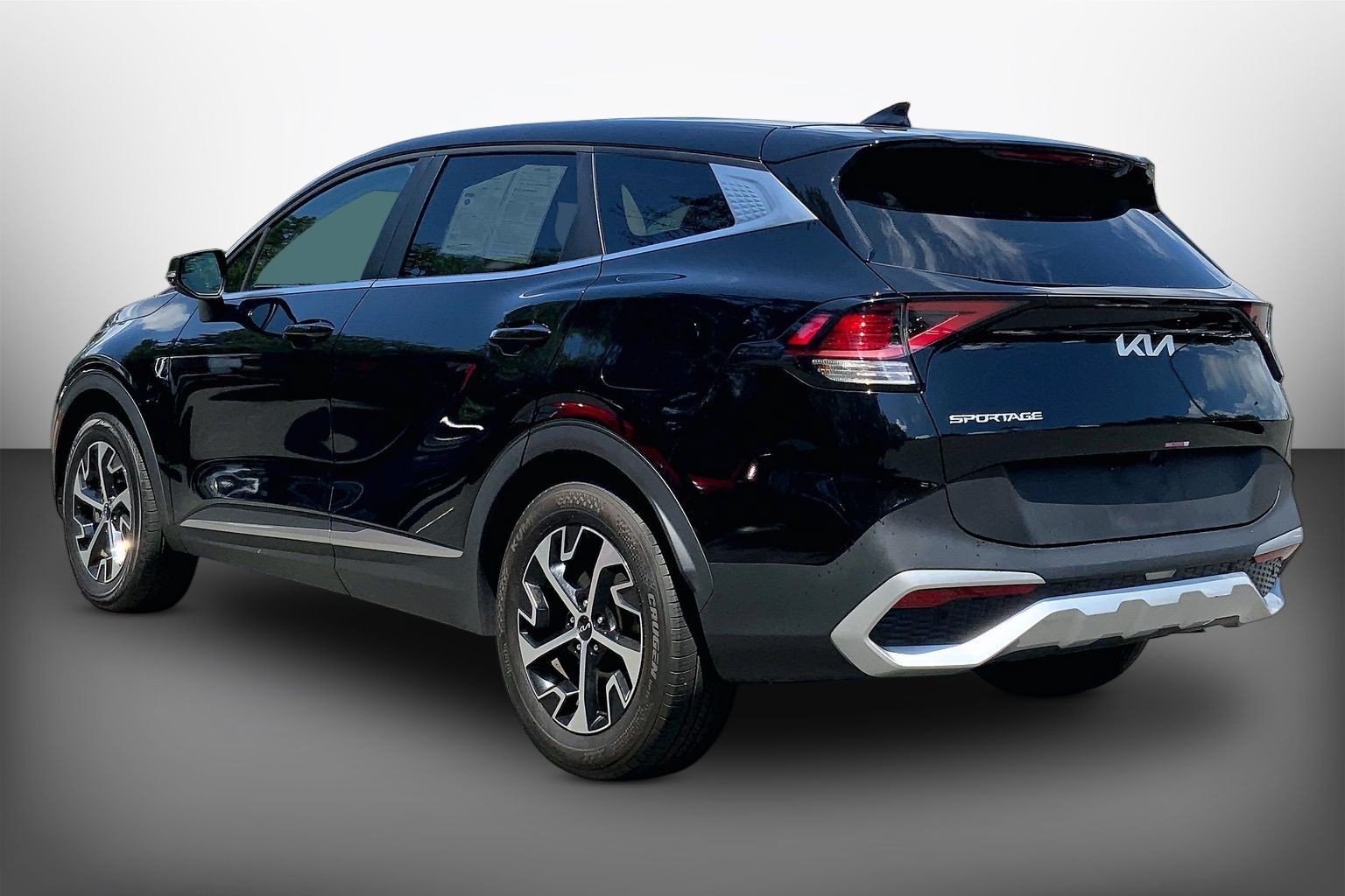 Used 2025 Kia Sportage EX FWD image 13