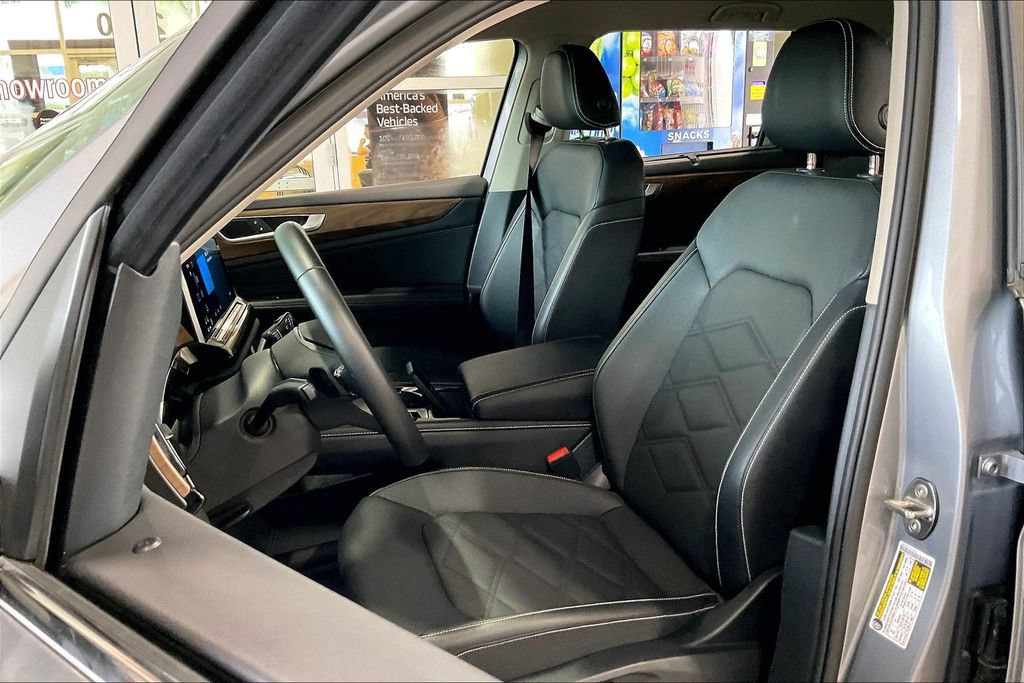 Used 2026 Volkswagen Atlas SE AWD/4WD image 3