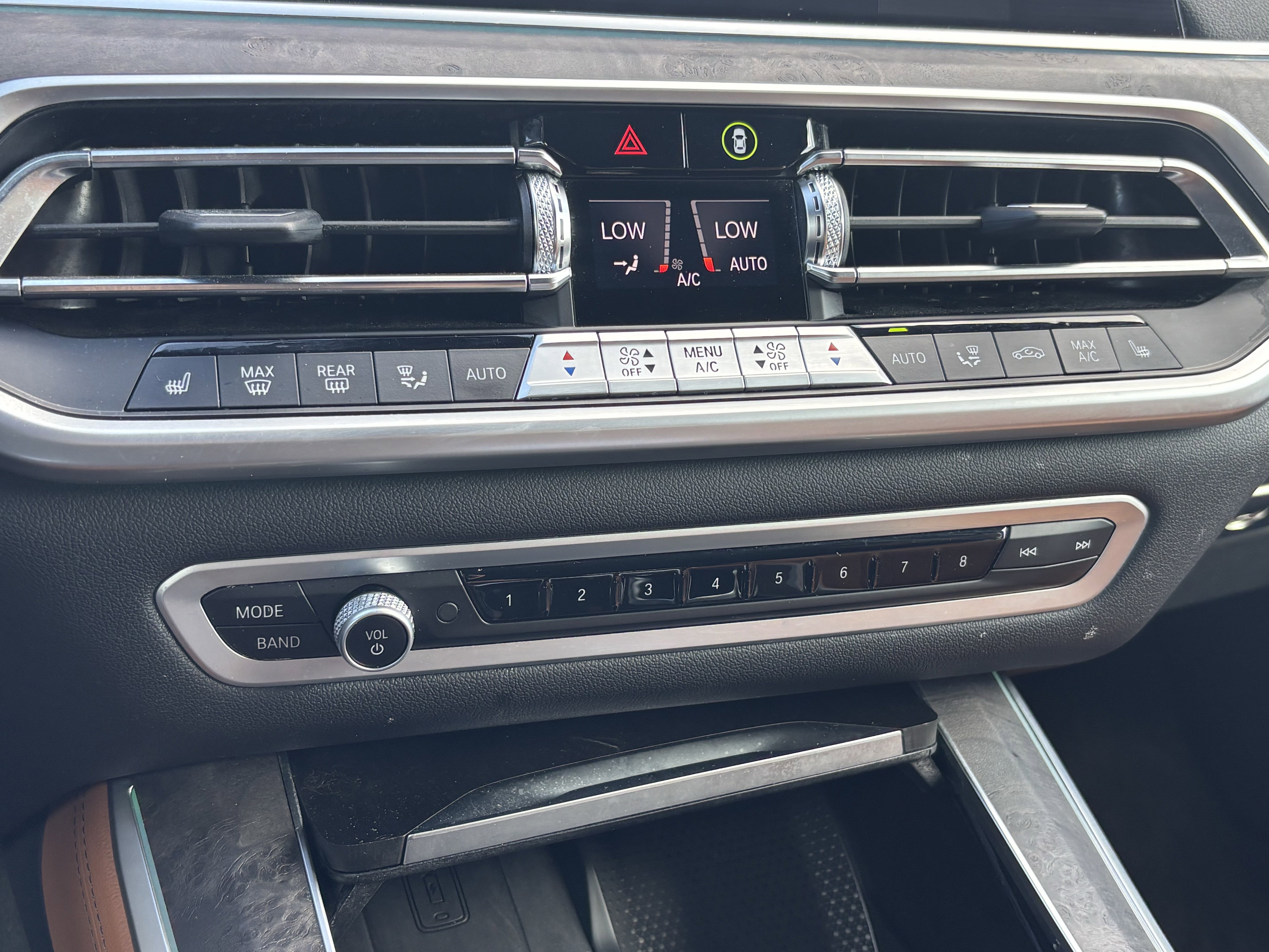 Used 2022 BMW X5 xDrive40i w/ M Sport Package AWD/4WD image 29