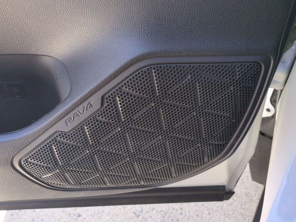 Used 2025 Toyota RAV4 XLE AWD/4WD image 15